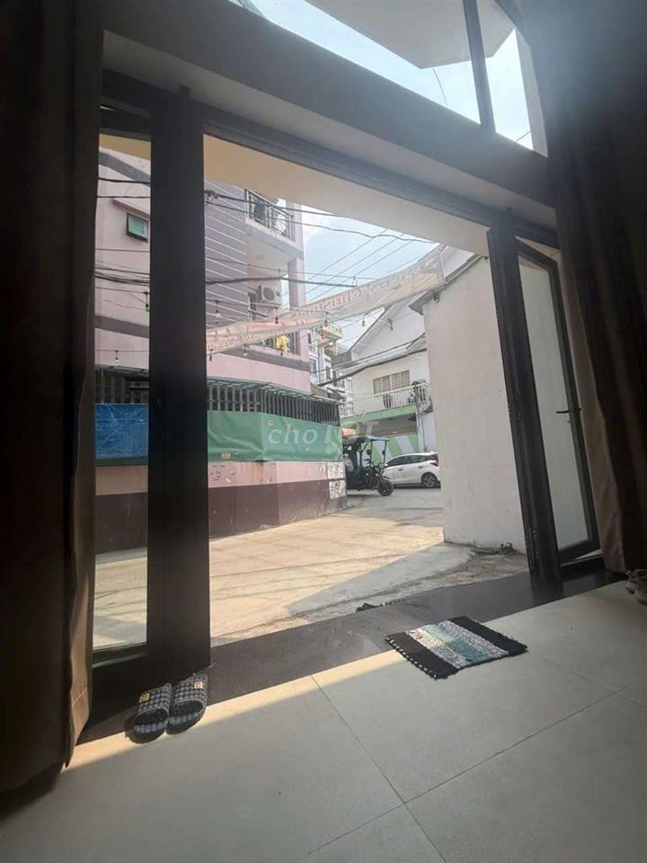CHO THUÊ NHÀ 1 TRỆT 1 LỬNG 2 LẦU, SÂN THƯỢNG. DT 5×15 CÓ 5PN 3WC