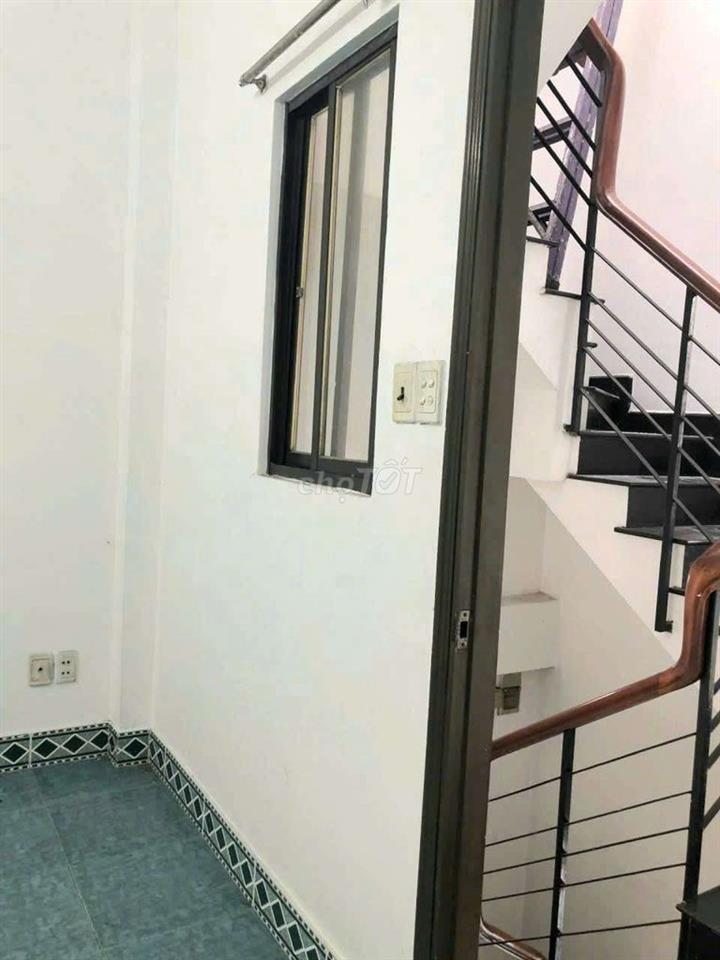 CHO THUÊ NHÀ MẶT TIỀN TRƯỜNG CHINH. 1 TRỆT 2 LẦU, SÂN THƯỢNG. CÓ 5PN