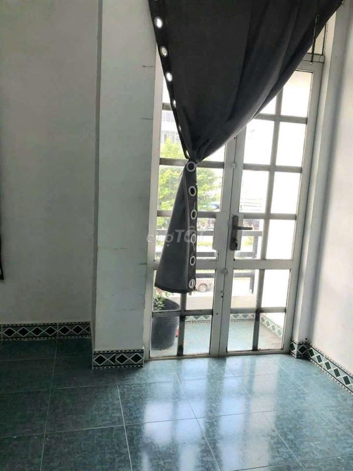 CHO THUÊ NHÀ MẶT TIỀN TRƯỜNG CHINH. 1 TRỆT 2 LẦU, SÂN THƯỢNG. CÓ 5PN