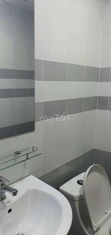 CHO THUÊ CHUNG CƯ TÔ KÝ DT 61M2 CÓ 2PN,2WC. LẦU 12, SẴN NỘI THẤT