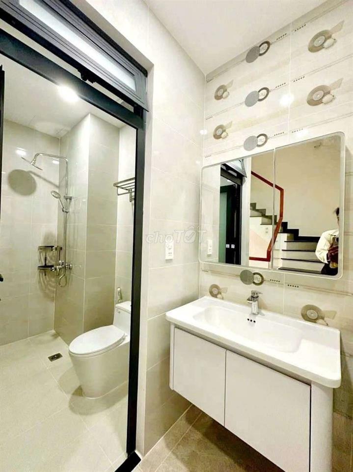 CHO THUÊ NHÀ MỚI 100% MẶT TIỀN ĐƯỜNG. 1 TRỆT 3 LẦU SÂN THƯỢNG, 4PN