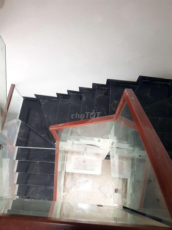 CHO THUÊ NHÀ MỚI 100% MẶT TIỀN ĐƯỜNG. 1 TRỆT 3 LẦU SÂN THƯỢNG, 4PN