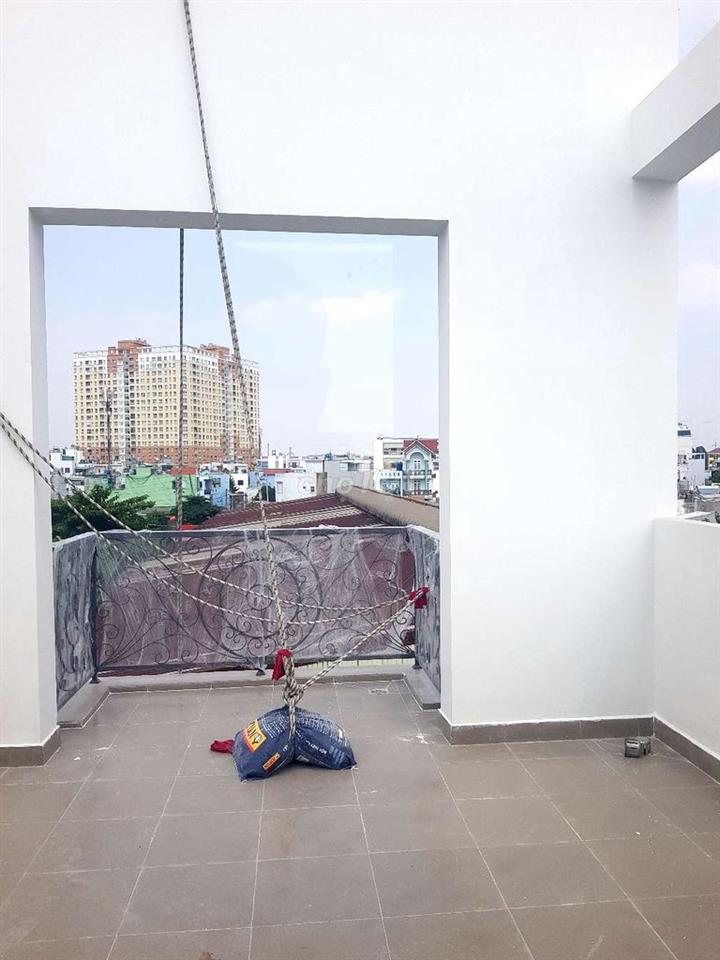 CHO THUÊ NHÀ MỚI 100% MẶT TIỀN ĐƯỜNG. 1 TRỆT 3 LẦU SÂN THƯỢNG, 4PN