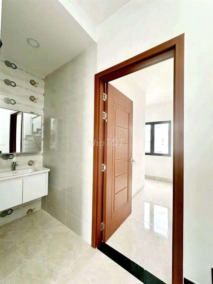 CHO THUÊ NHÀ MỚI 100% MẶT TIỀN ĐƯỜNG. 1 TRỆT 3 LẦU SÂN THƯỢNG, 4PN