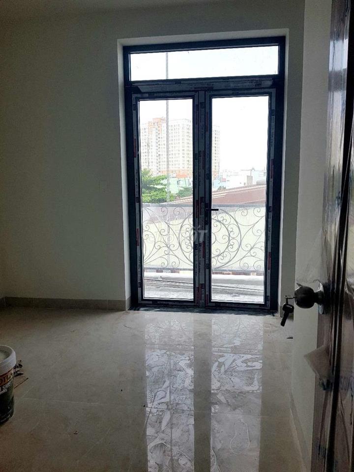 CHO THUÊ NHÀ MỚI 100% MẶT TIỀN ĐƯỜNG. 1 TRỆT 3 LẦU SÂN THƯỢNG, 4PN