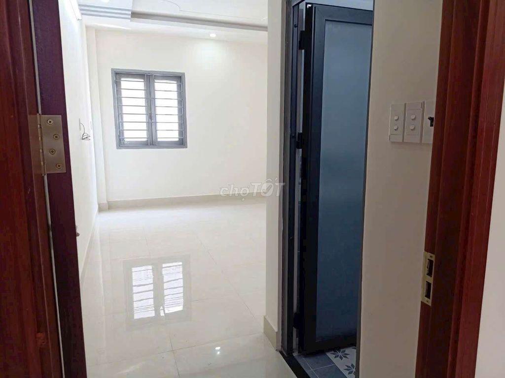CHO THUÊ NHÀ HẺM XE HƠI. 1 TRỆT 1 LỬNG 2 LẦU, DT 4×20 CÓ 4PN,4WC