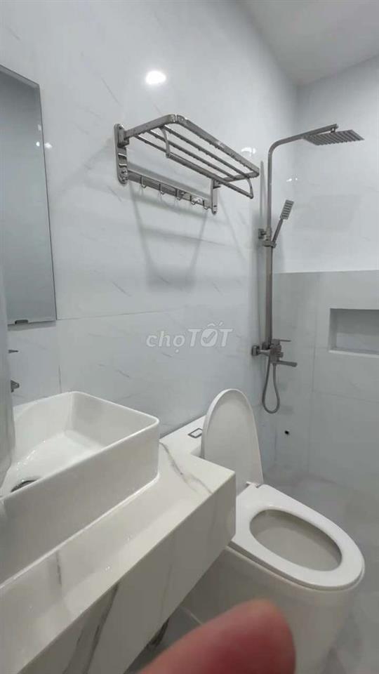CHO THUÊ NHÀ MỚI 100% DT 4×22 CÓ 2PN. HẺ XE HƠI, KHU VỰC AN NINH