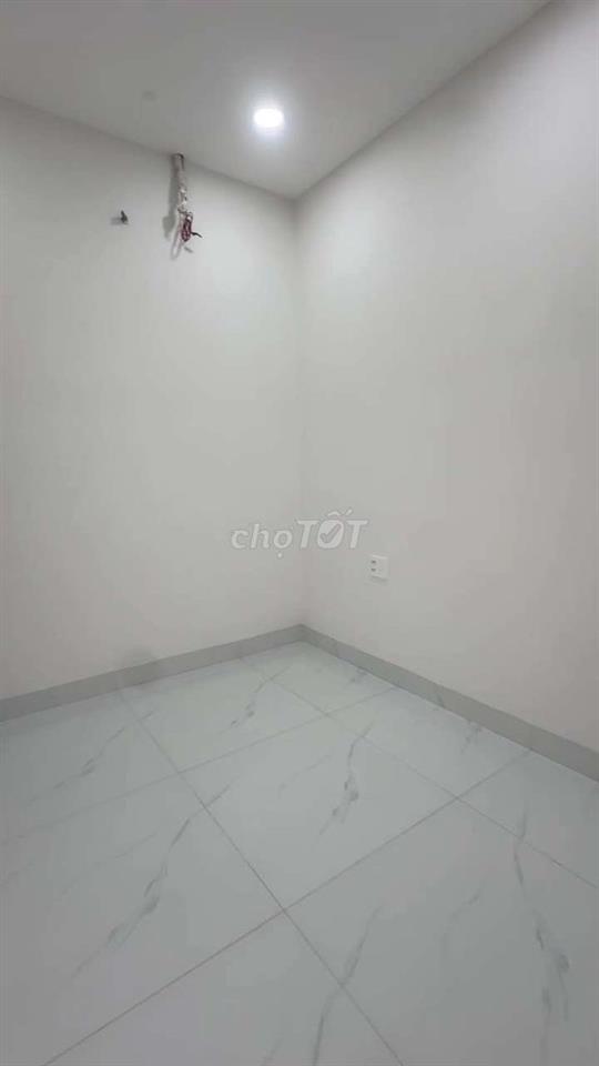 CHO THUÊ NHÀ MỚI 100% DT 4×22 CÓ 2PN. HẺ XE HƠI, KHU VỰC AN NINH