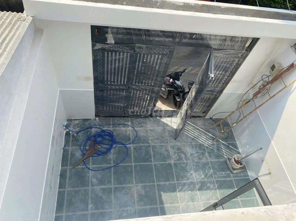 CHO THUÊ NHÀ MỚI 100% 1 TRỆT 2 LẦU, SÂN THƯỢNG. DT 5×20 CÓ 3PN,4WC