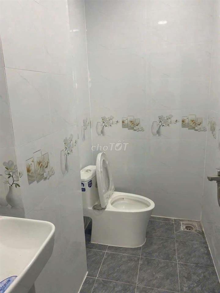 CHO THUÊ NHÀ MỚI 100% 1 TRỆT 2 LẦU, SÂN THƯỢNG. DT 5×20 CÓ 3PN,4WC