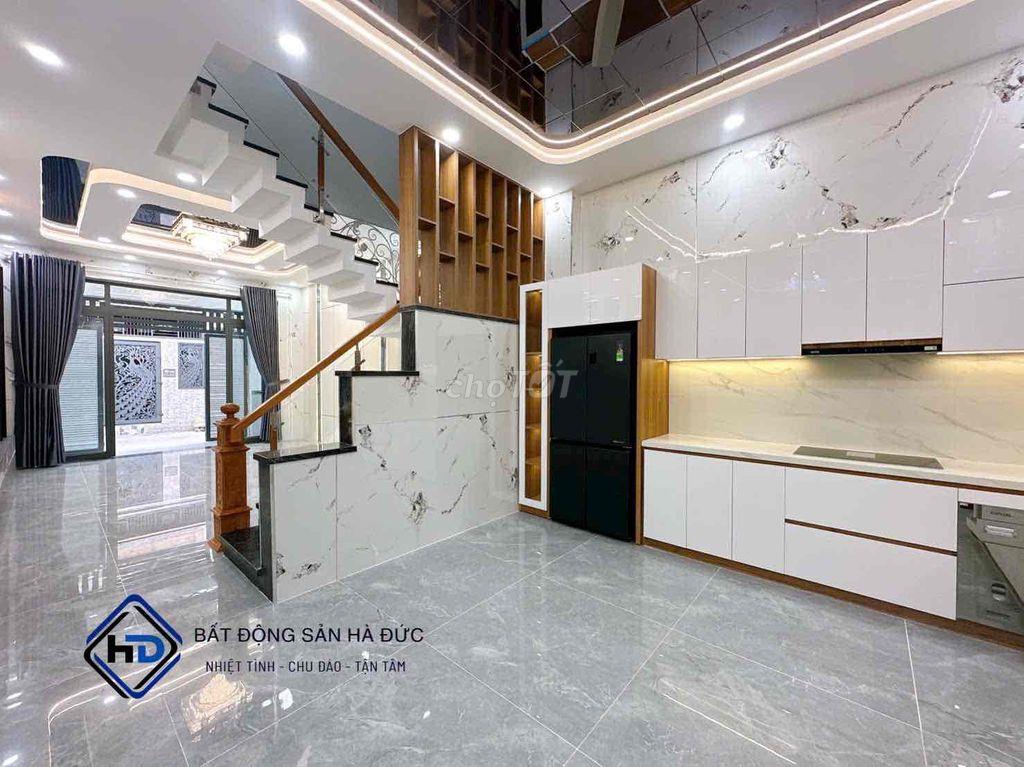 Nhà 3 lầu 5.5x15 hẻm xe hơi gần siêu thị ĐIỆN MÁY CHỢ LỚN