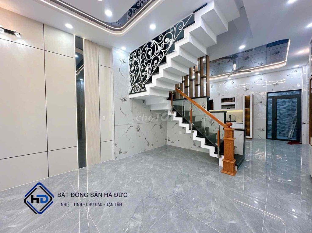 Nhà 3 lầu 5.5x15 hẻm xe hơi gần siêu thị ĐIỆN MÁY CHỢ LỚN