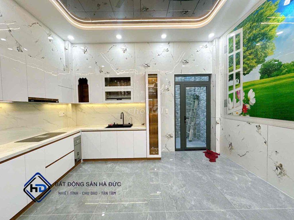 Nhà 3 lầu 5.5x15 hẻm xe hơi gần siêu thị ĐIỆN MÁY CHỢ LỚN