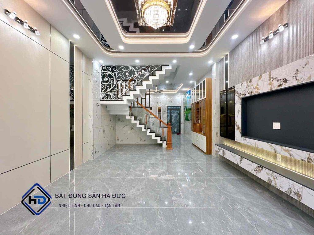 Nhà 3 lầu 5.5x15 hẻm xe hơi gần siêu thị ĐIỆN MÁY CHỢ LỚN