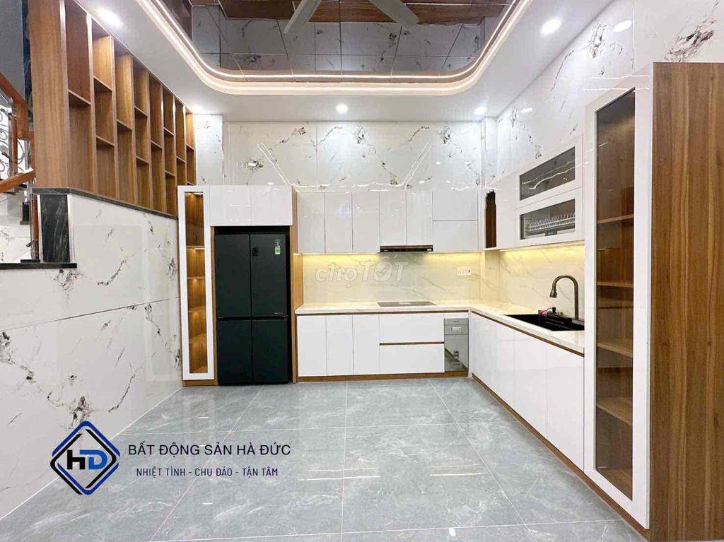 Nhà 3 lầu 5.5x15 hẻm xe hơi gần siêu thị ĐIỆN MÁY CHỢ LỚN