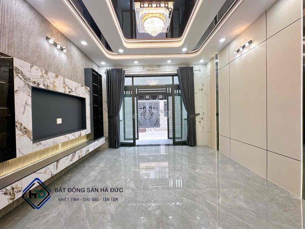 Nhà 3 lầu 5.5x15 hẻm xe hơi gần siêu thị ĐIỆN MÁY CHỢ LỚN