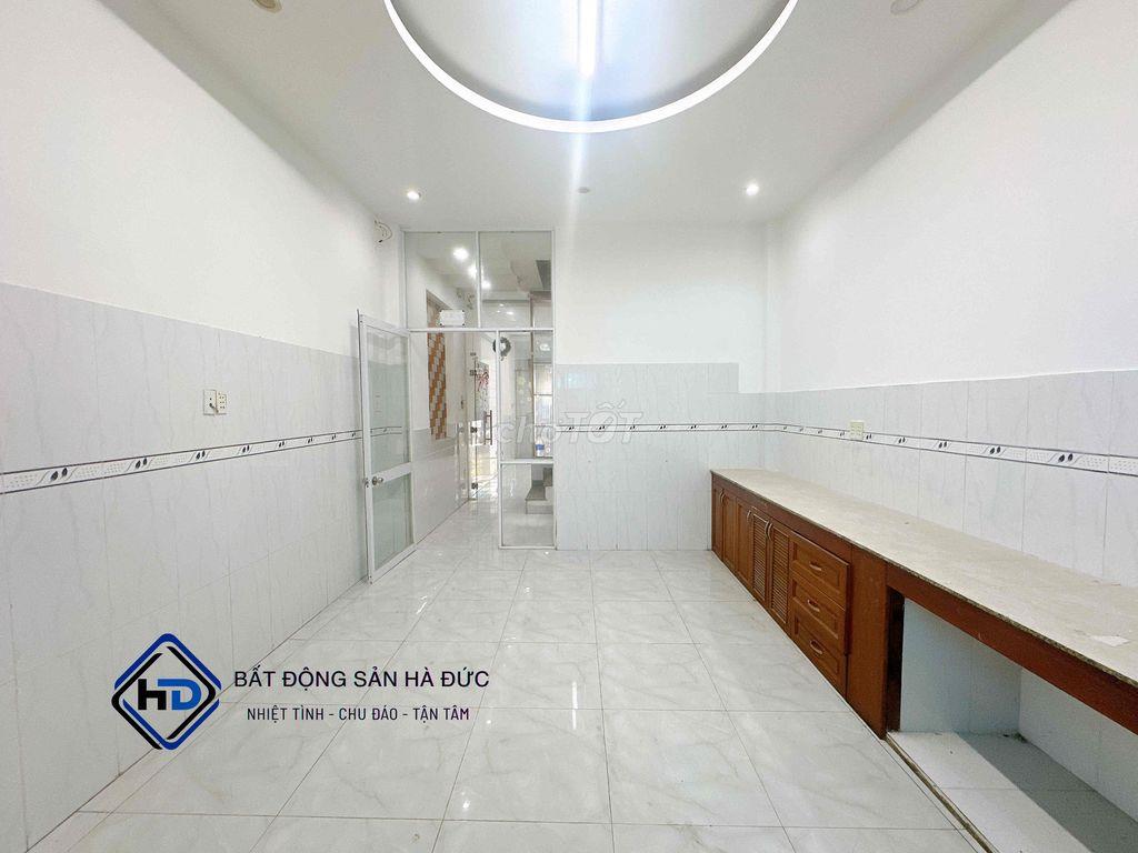Nhà 3 lầu 4x25 mặt tiền nhánh có sẵn MÁY LẠNH gần UBND Quận 12