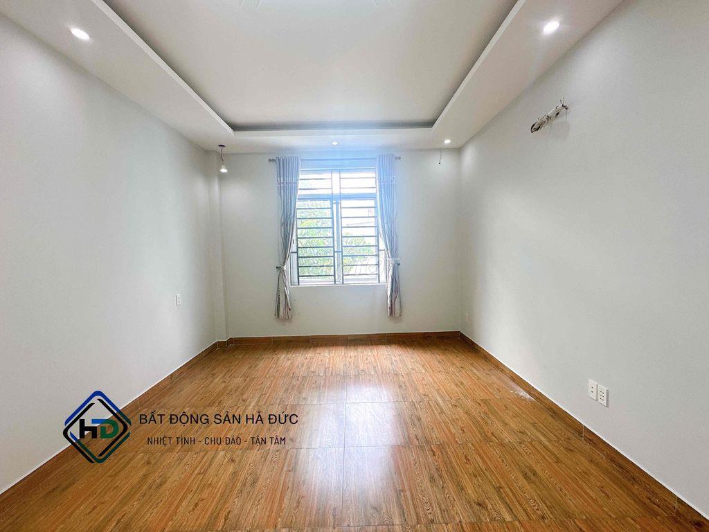 Nhà 3 lầu 4x25 mặt tiền nhánh có sẵn MÁY LẠNH gần UBND Quận 12