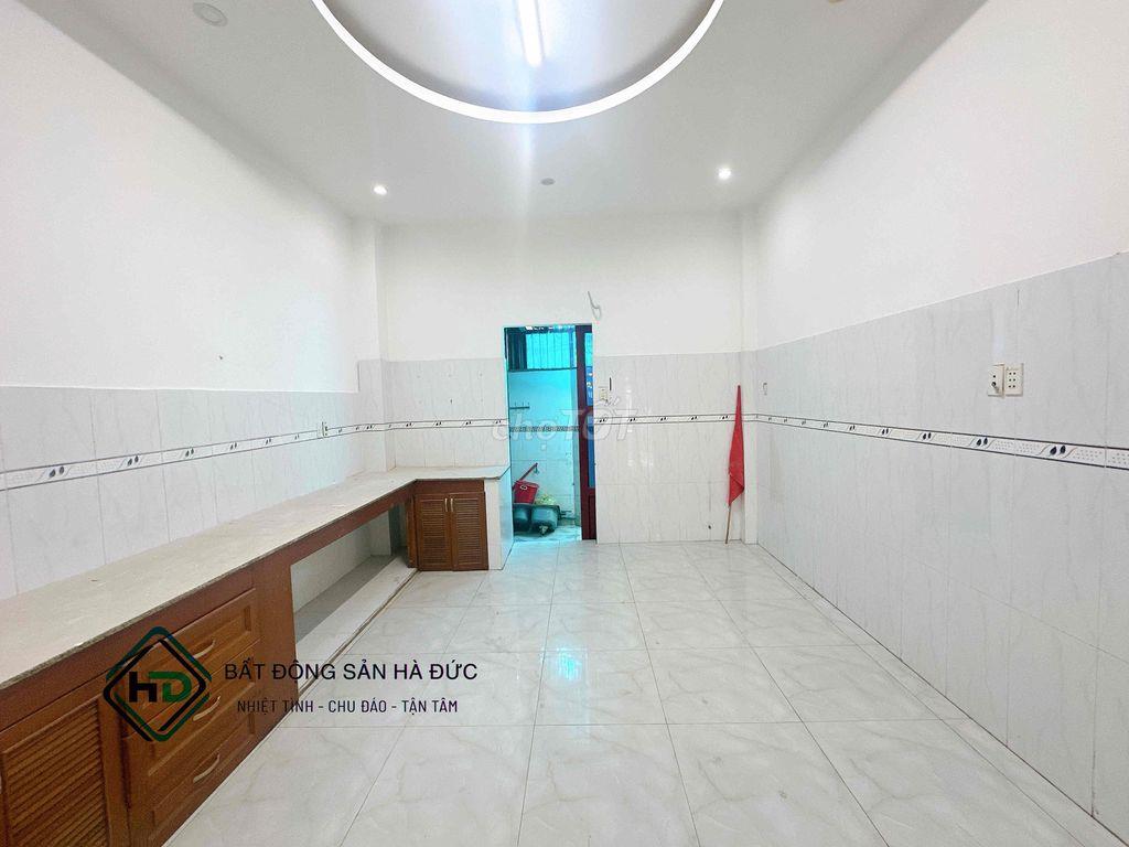Nhà 3 lầu 4x25 mặt tiền nhánh có sẵn MÁY LẠNH gần UBND Quận 12