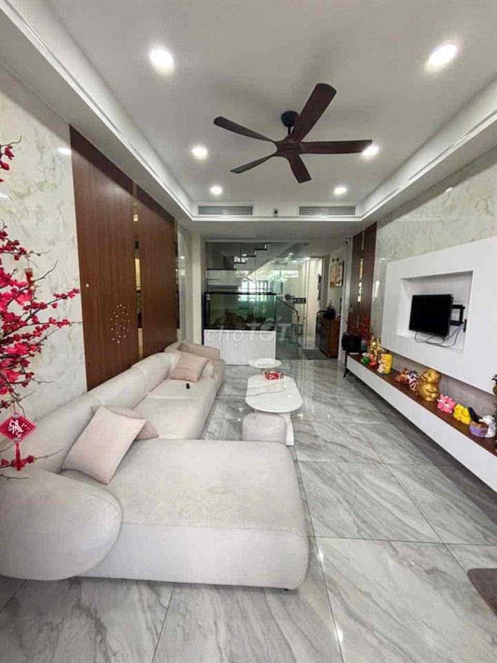 Nhà 4 lầu 4x20 mặt tiền đường mới đẹp full nội thất cao cấp