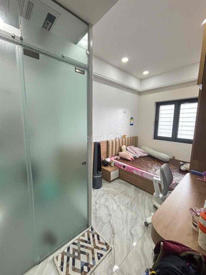 Nhà 4 lầu 4x20 mặt tiền đường mới đẹp full nội thất cao cấp