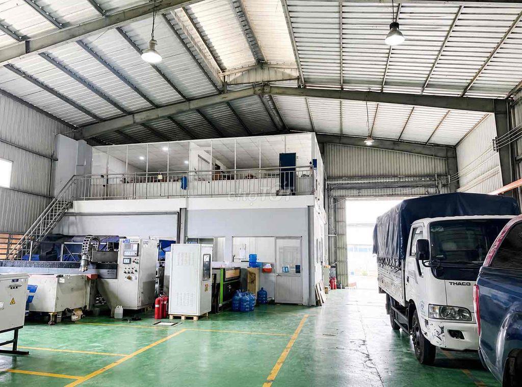 Xưởng 1.500m đường lớn có bãi xe và văn phòng