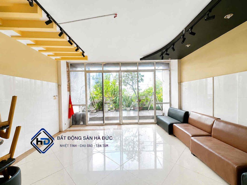 Văn phòng 30m view ban công mặt tiền Lê Thị Riêng