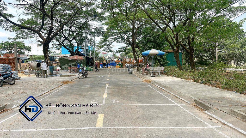 Đất phân lô 5x16 đường nhựa 8m điện nước âm