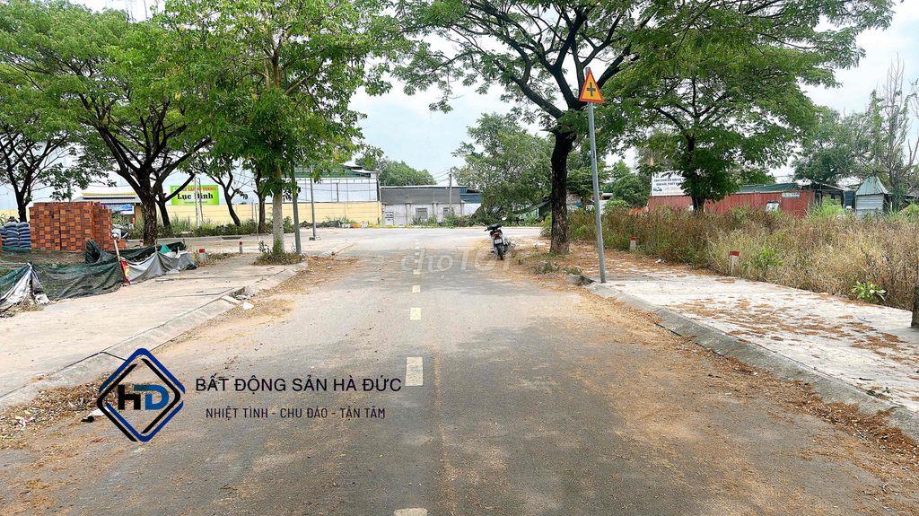Đất phân lô 5x16 đường nhựa 8m điện nước âm