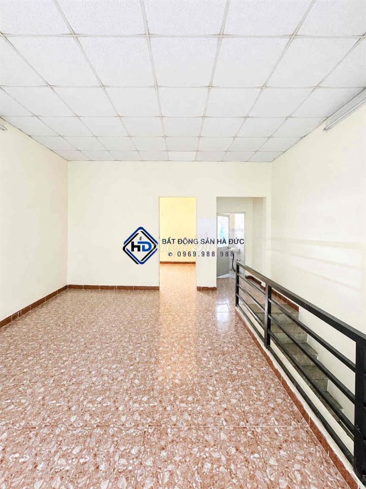 Nhà gác lửng 5x30 mặt tiền đường nhách cách Lê Văn Khương 100m