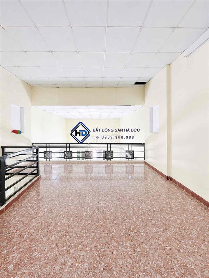 Nhà gác lửng 5x30 mặt tiền đường nhách cách Lê Văn Khương 100m