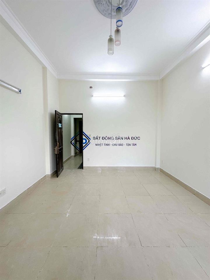 Nhà 3 lầu mặt tiền Lê Thị Riêng mới đẹp gần trung tâm