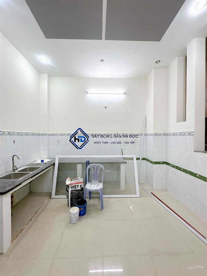 Nhà 3 lầu mặt tiền Lê Thị Riêng mới đẹp gần trung tâm