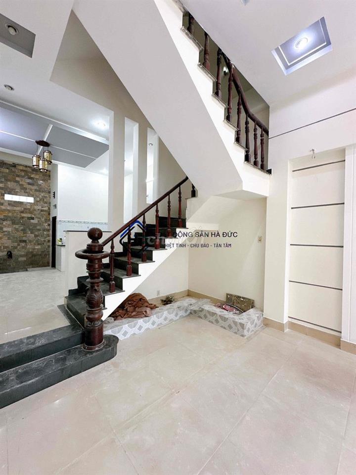 Nhà 3 lầu mặt tiền Lê Thị Riêng mới đẹp gần trung tâm