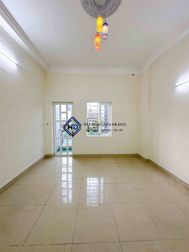 Nhà 3 lầu mặt tiền Lê Thị Riêng mới đẹp gần trung tâm