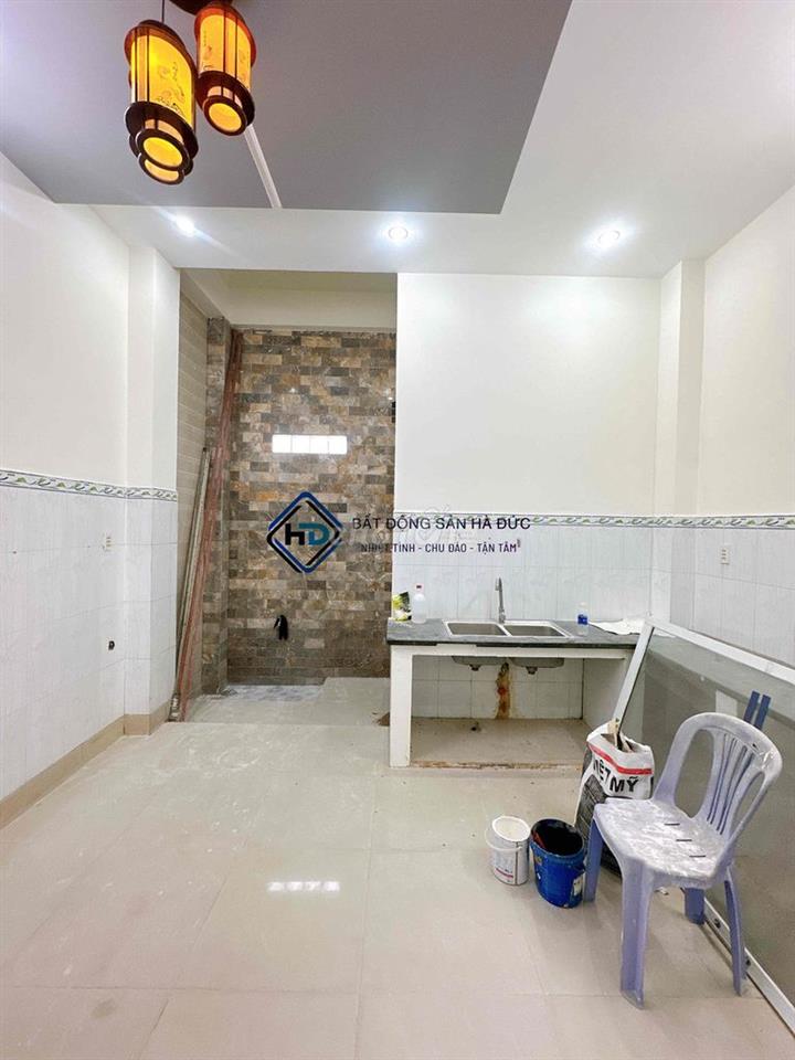 Nhà 3 lầu mặt tiền Lê Thị Riêng mới đẹp gần trung tâm