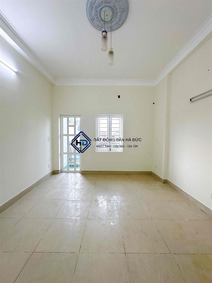 Nhà 3 lầu mặt tiền Lê Thị Riêng mới đẹp gần trung tâm