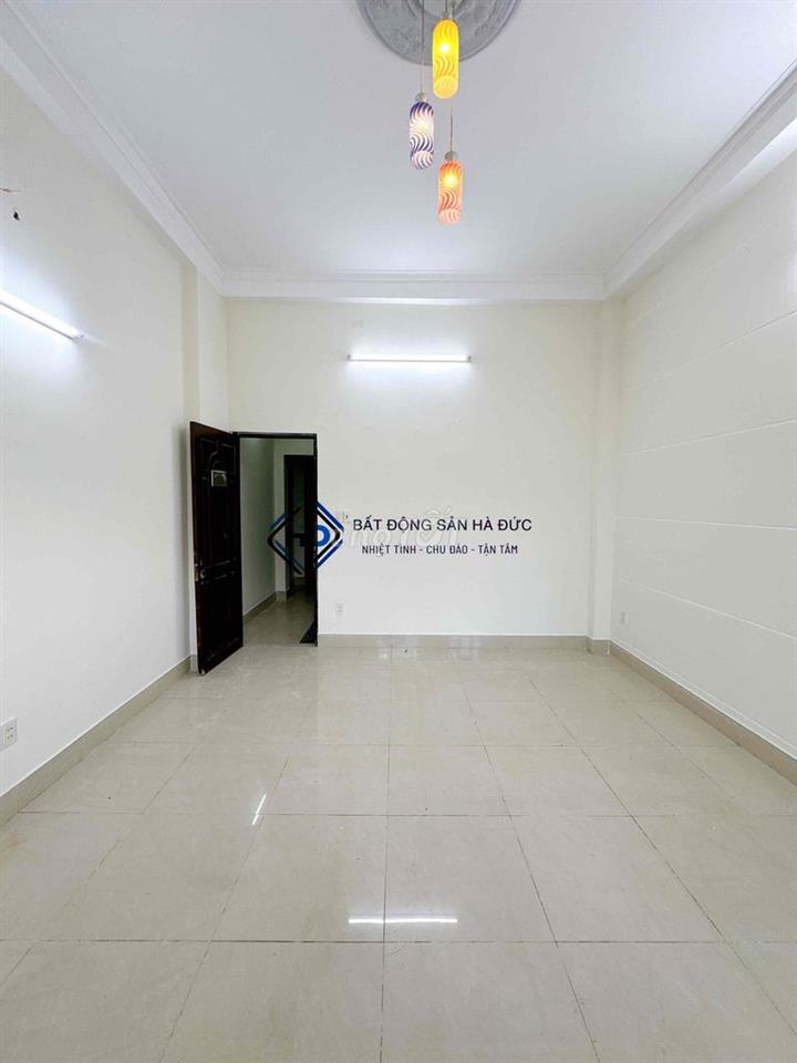 Nhà 3 lầu mặt tiền Lê Thị Riêng mới đẹp gần trung tâm