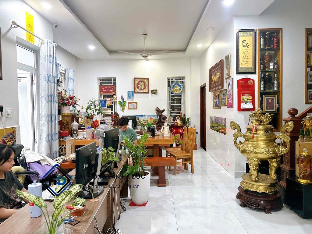 Mặt bằng tầng trệt 100m gần trung tâm UBND Quận 12