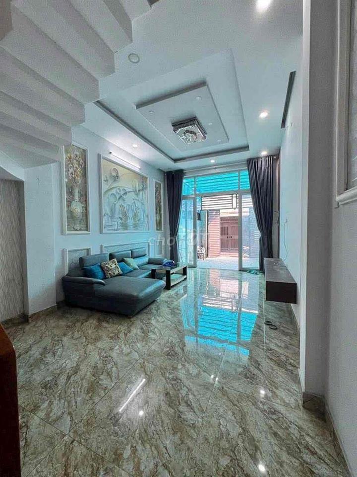 Nhà 2 lầu 4x18 hẻm xe hơi thông thoáng đường Lê Văn Khương