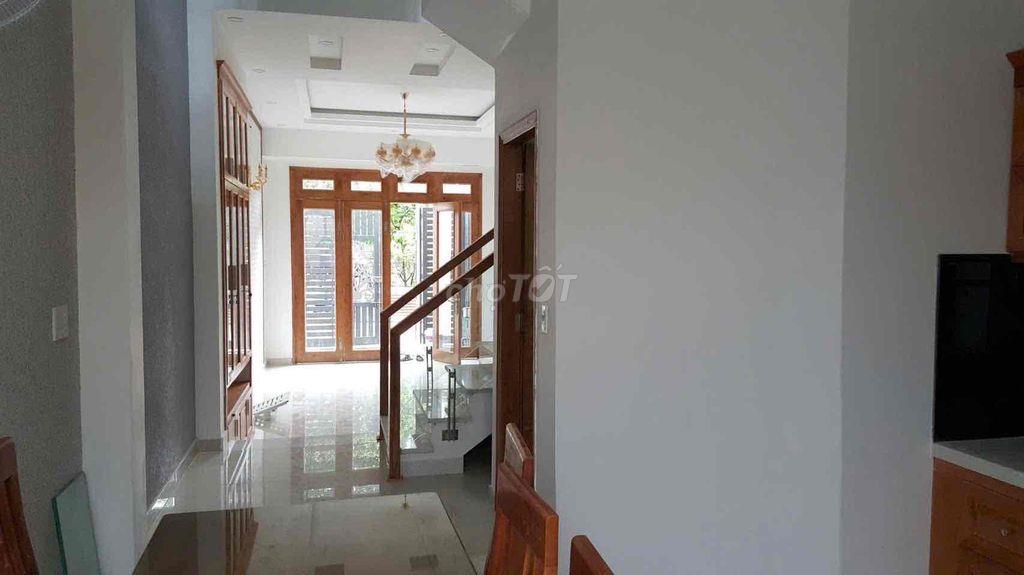 Nhà 4x18 trệt 3 lầu có gara xe hơi cách Lê Thị Riêng 50m