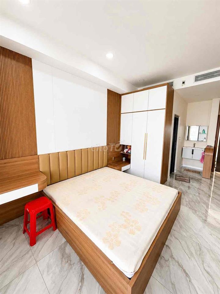 Nhà 4 lầu 4x20 mặt tiền đường full nội thất gần trường họv