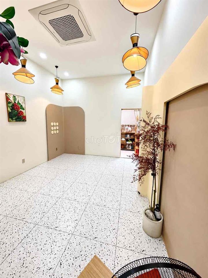 Nhà 4 lầu 4x20 mặt tiền đường full nội thất gần trường họv