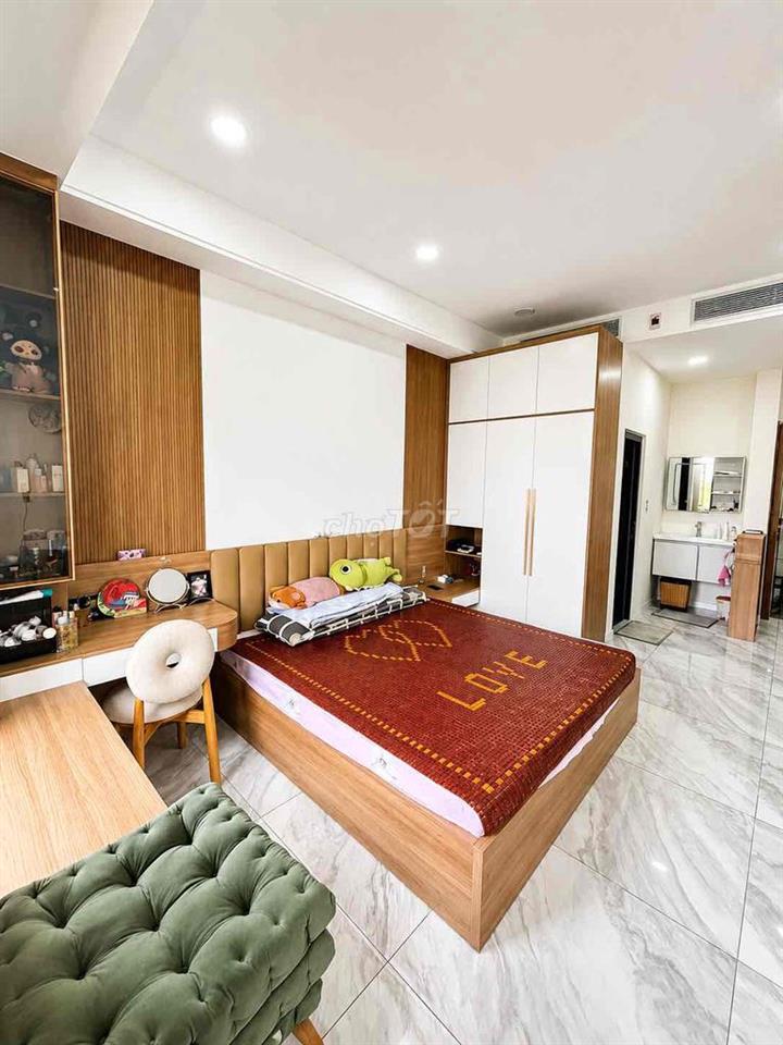 Nhà 4 lầu 4x20 mặt tiền đường full nội thất gần trường họv