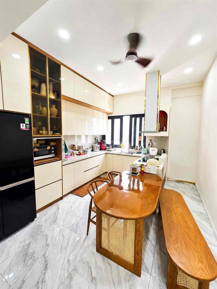 Nhà 4 lầu 4x20 mặt tiền đường full nội thất gần trường họv