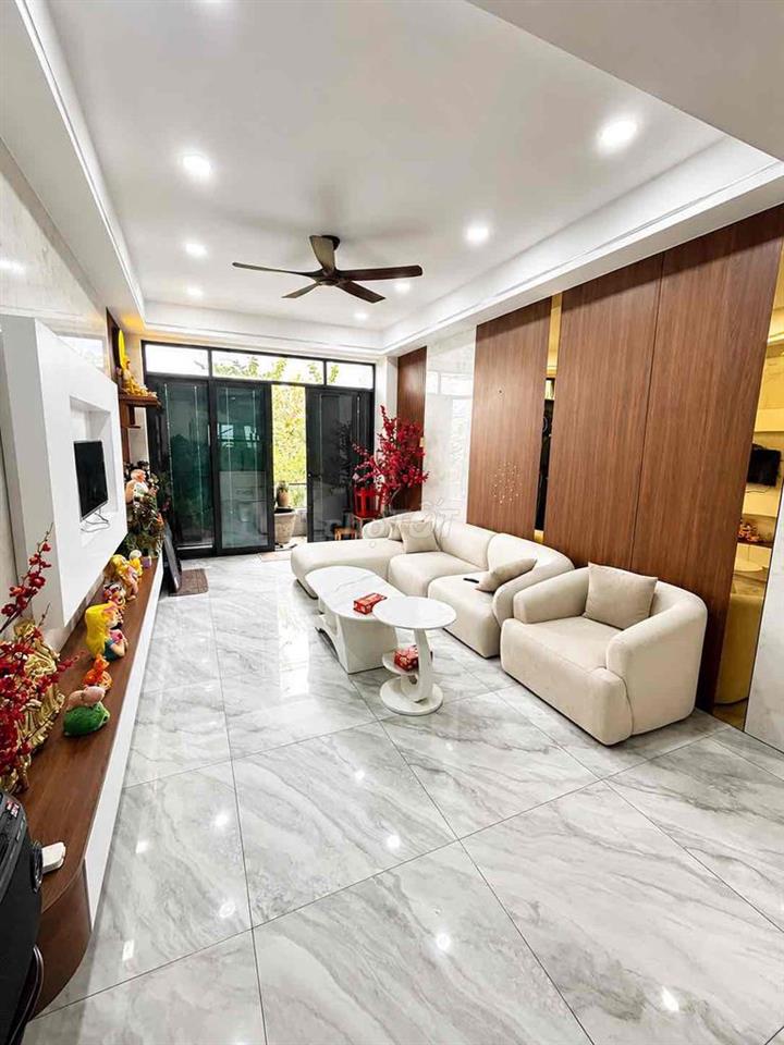 Nhà 4 lầu 4x20 mặt tiền đường full nội thất gần trường họv