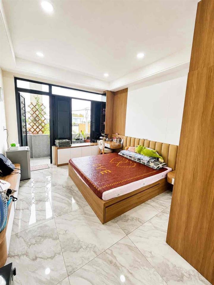 Nhà 4 lầu 4x20 mặt tiền đường full nội thất gần trường họv