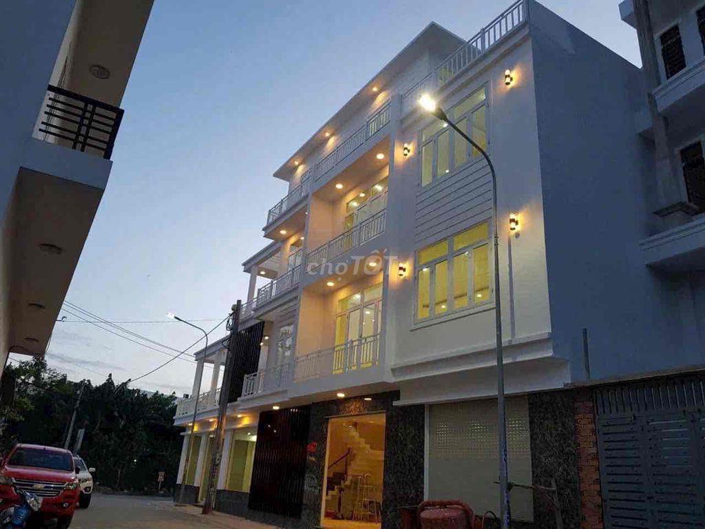 Nhà 2 lầu tum 5x28 góc 2 mặt tiền cách Lê Văn Khương 50m