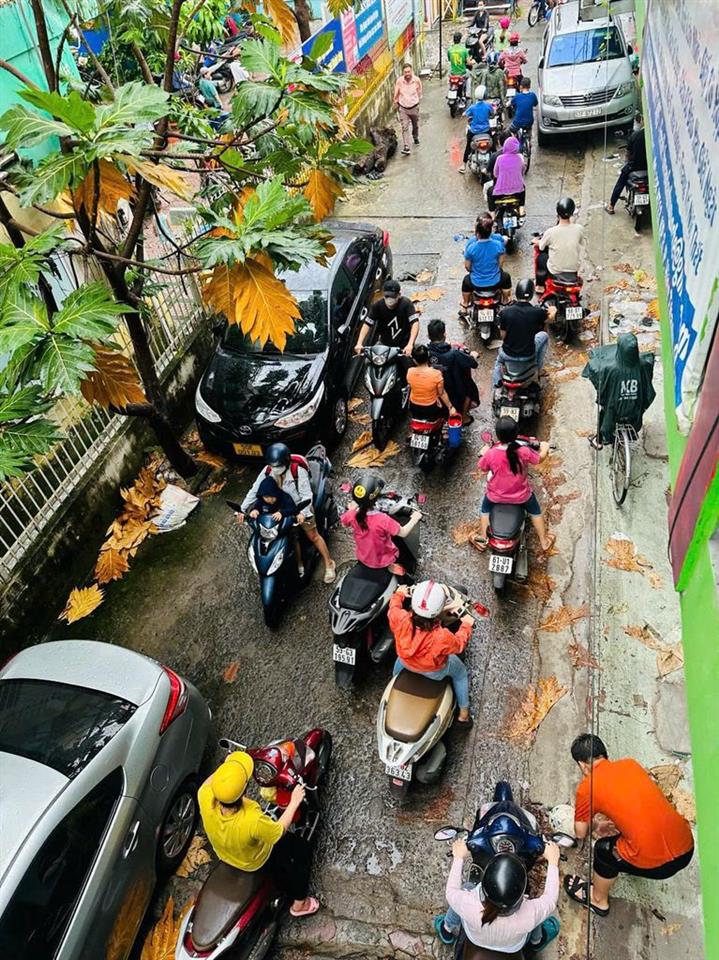 Cần cho thuê dãy trọ chung cư 1T,2L,37p cổng KCN