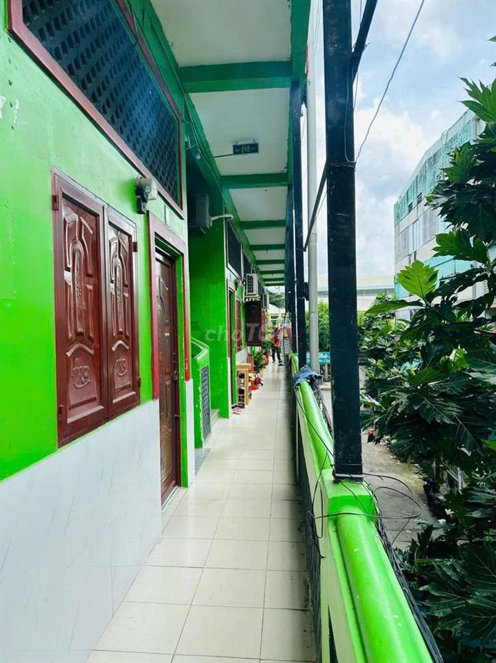 Cần cho thuê dãy trọ chung cư 1T,2L,37p cổng KCN